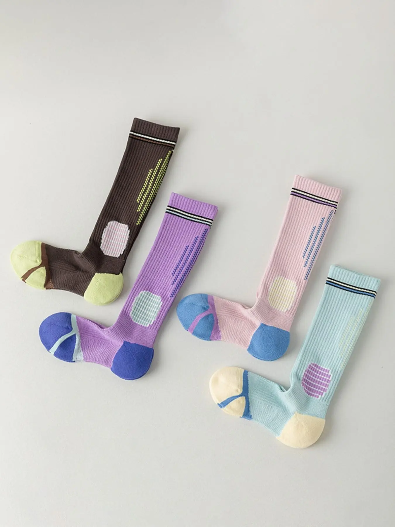 4 Pairs Women's Sporty Compres - Sports Socks 评论和价格
